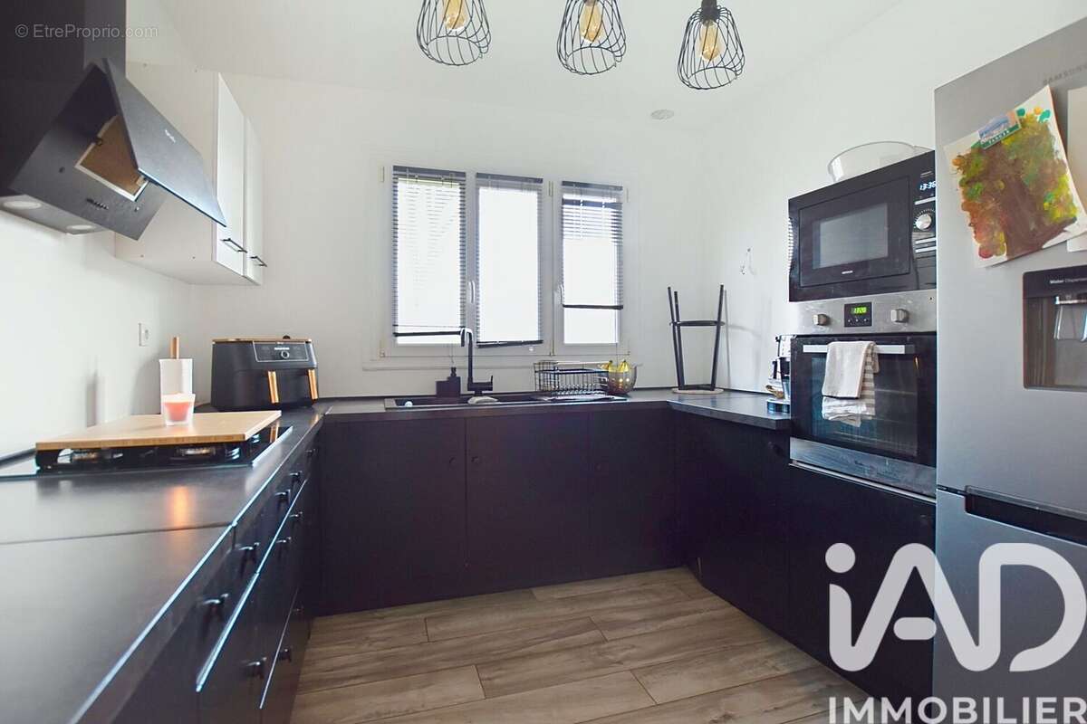 Maison 183 m² à Crecy-La-Chapelle  - photo 7