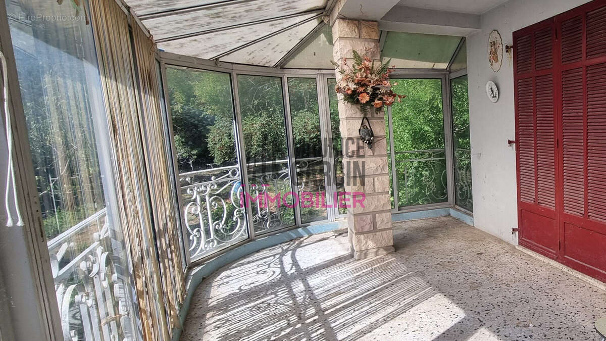 Maison 118 m² à Entraigues-Sur-La-Sorgue  - photo 3