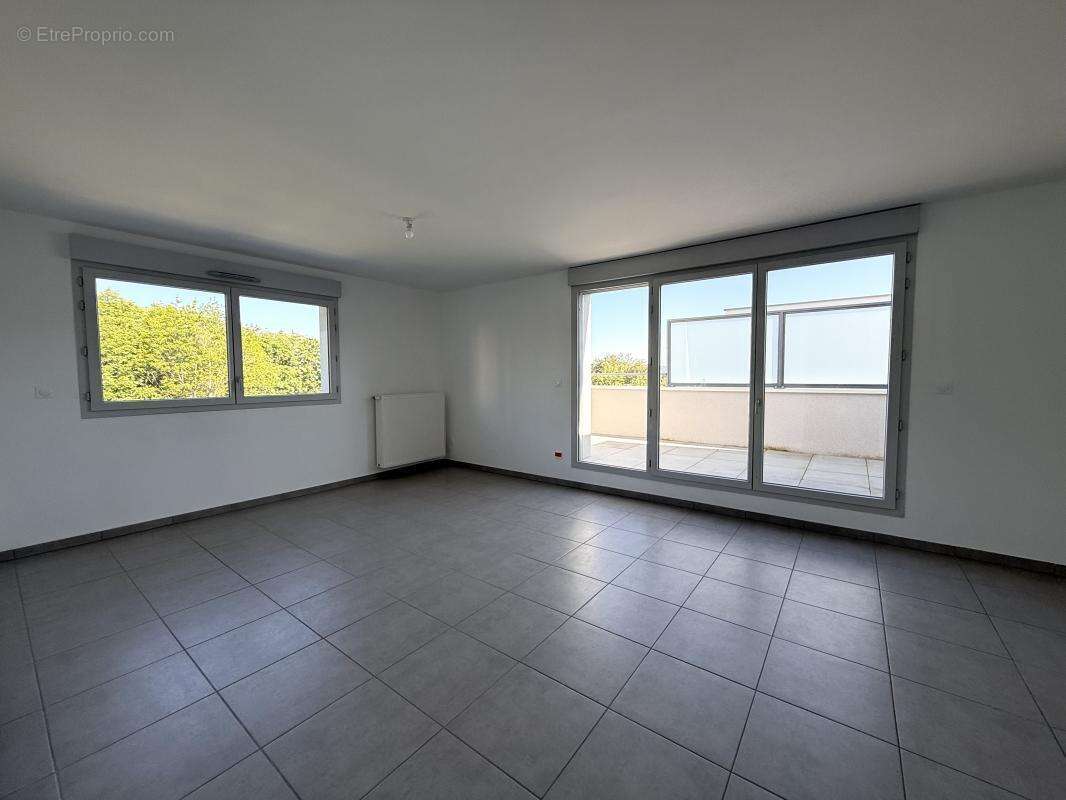 Appartement à ROCHE-LA-MOLIERE