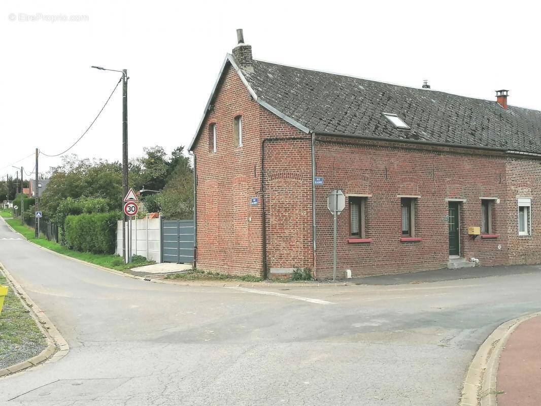 Maison à BECQUIGNY