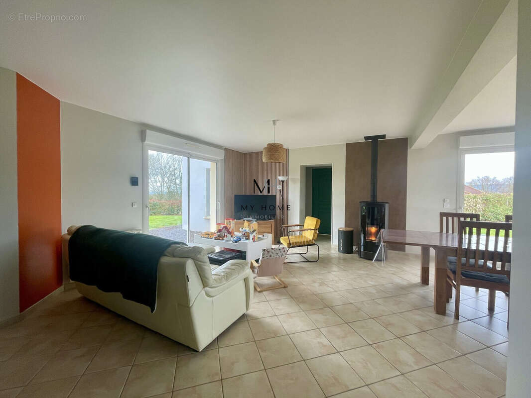 Maison à FONTENAI-LES-LOUVETS