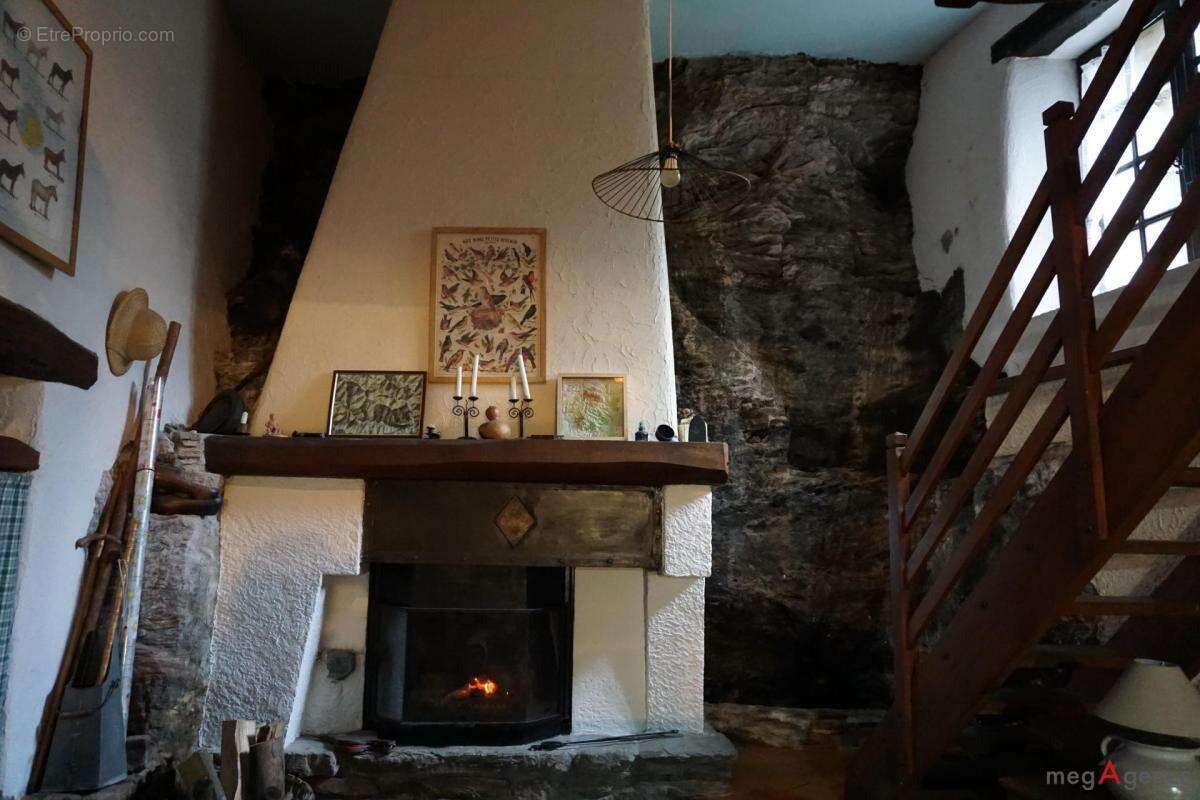 Maison à SAINT-GERMAIN-DE-CALBERTE