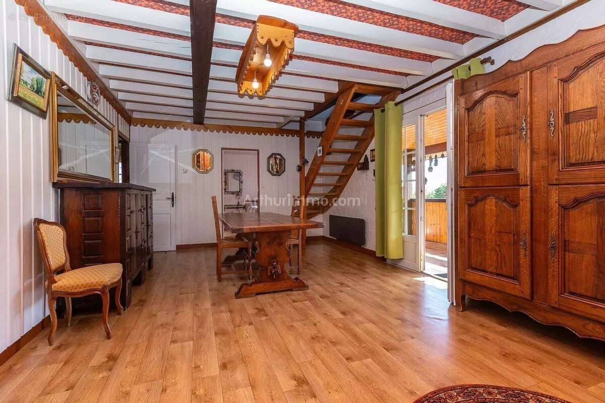 Maison à VEZERONCE-CURTIN