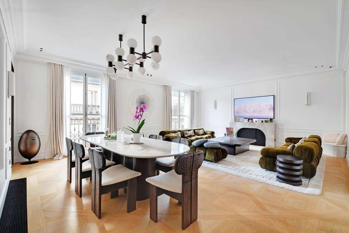 Appartement à PARIS-16E