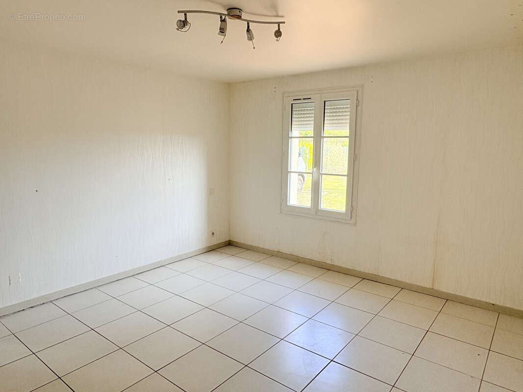 Maison à SAINT-ELIPH