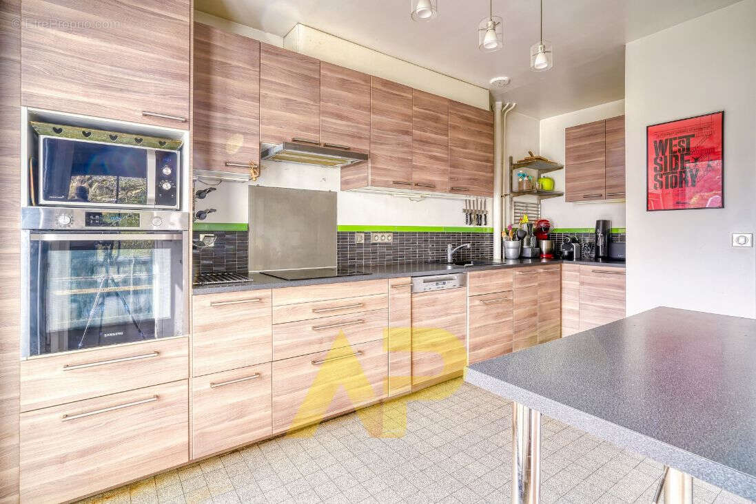 Maison à VERRIERES-LE-BUISSON