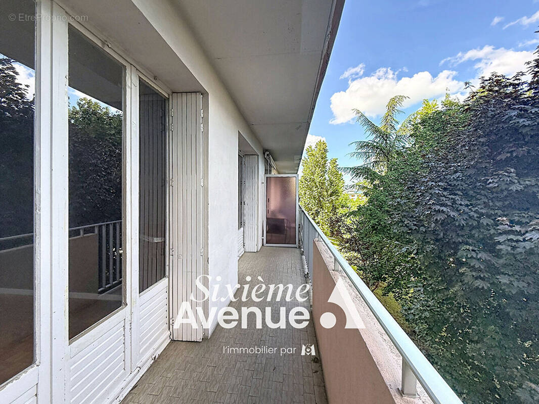 Appartement à DECINES-CHARPIEU