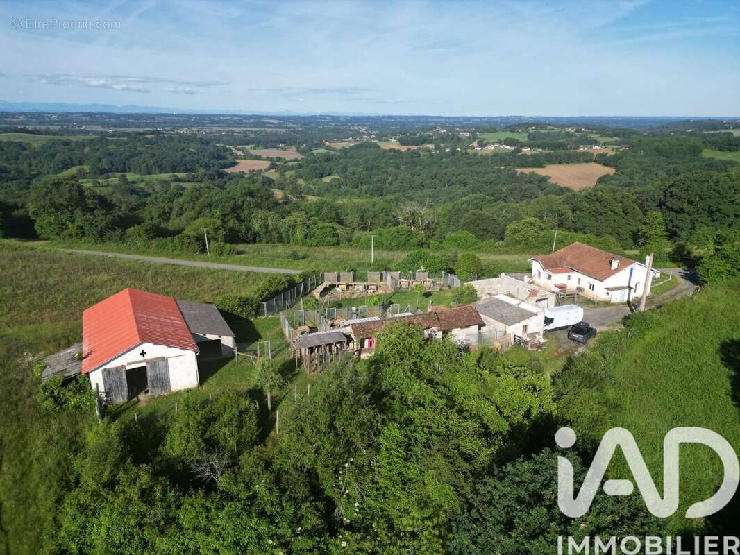 Maison 92 m² à Garos  - photo 2