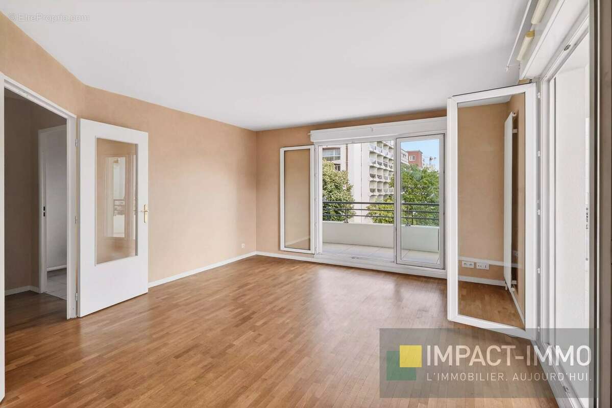 Appartement à COURBEVOIE