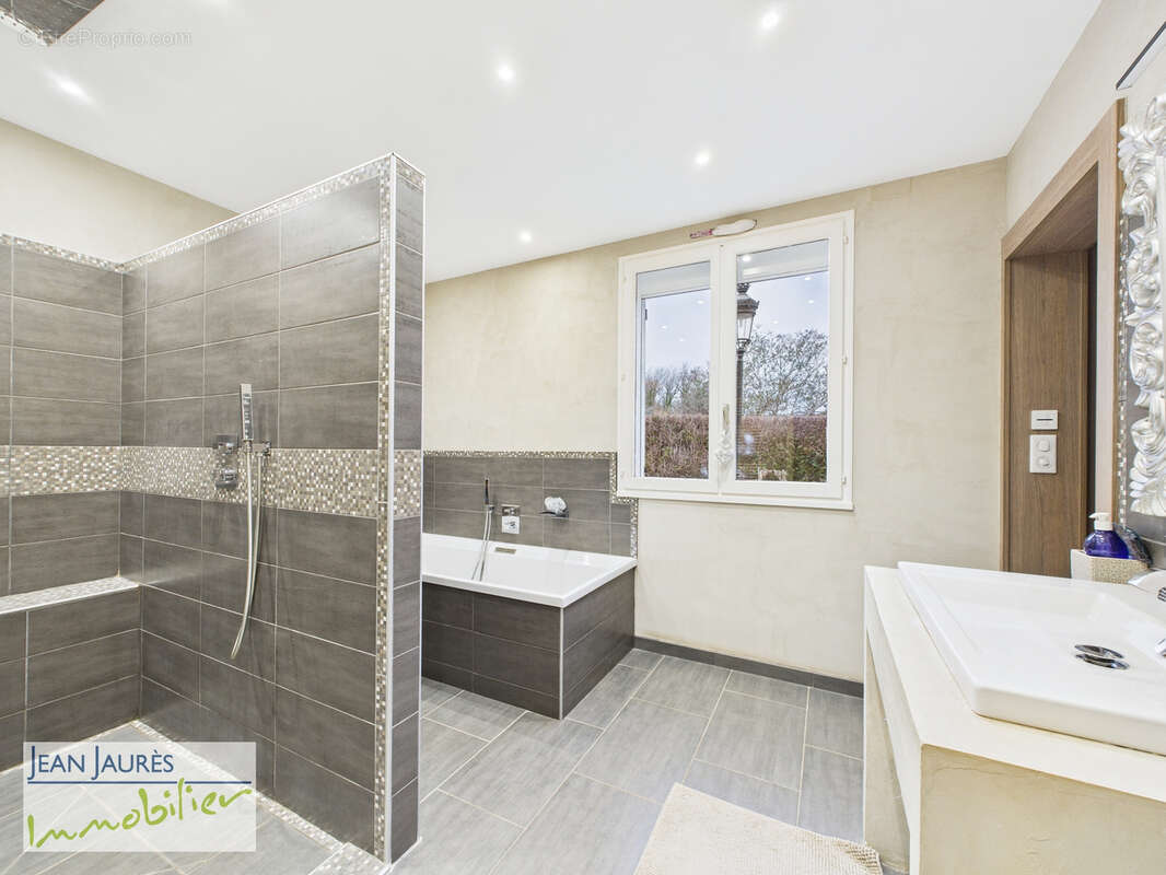 Propriété de caractère avec piscine   280 m2 de confort et de séréni - photo 11