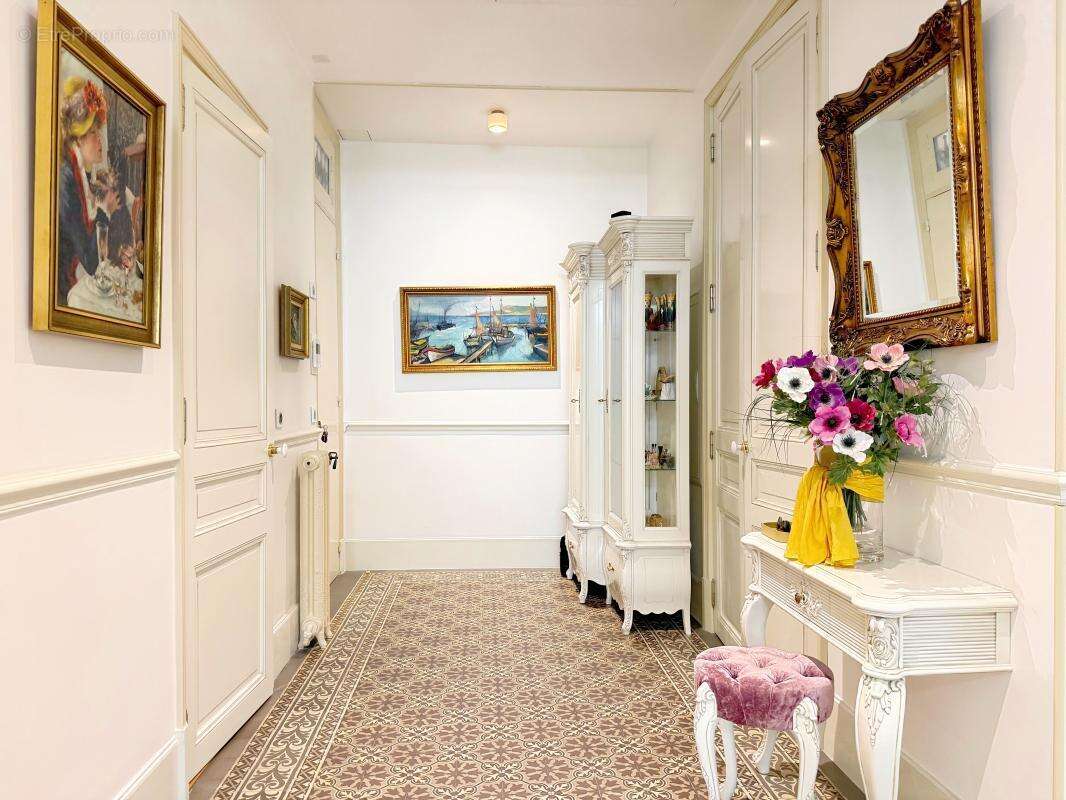 Appartement bourgeois 4P, 117 m², balcons, cave et garage – Cannes Carnot, gare à pied  - photo 7