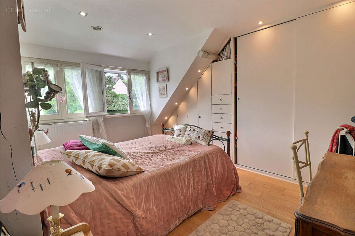 Maison Marly Le Roi  - 120m² sur 114m² de terrain. - photo 13