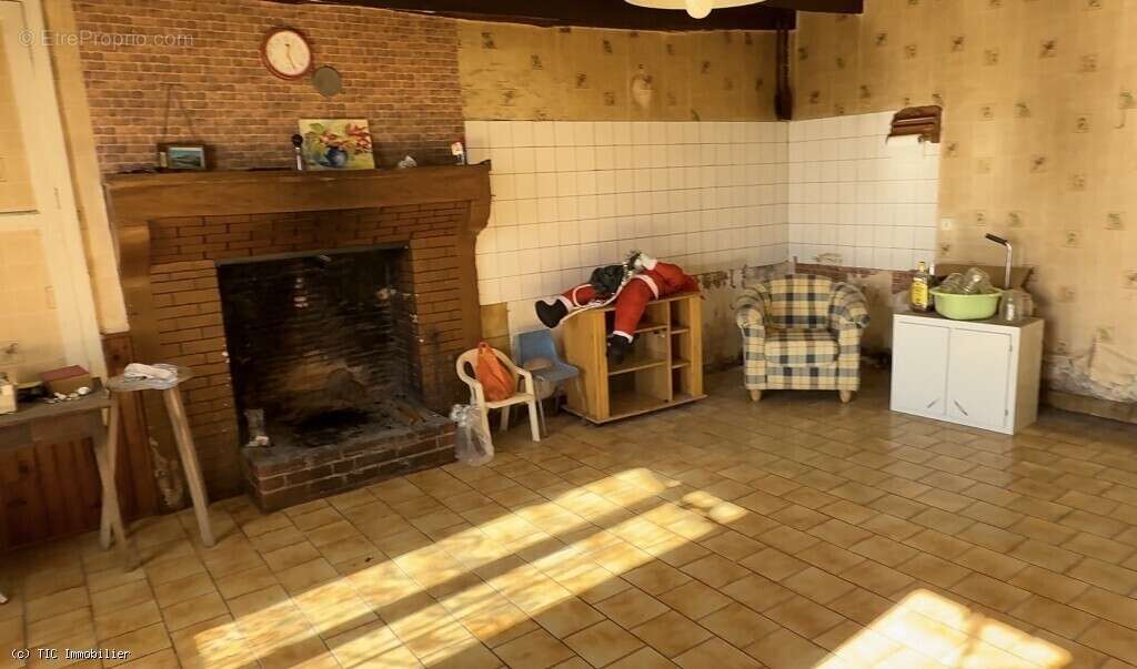 Maison à NANTEUIL-EN-VALLEE