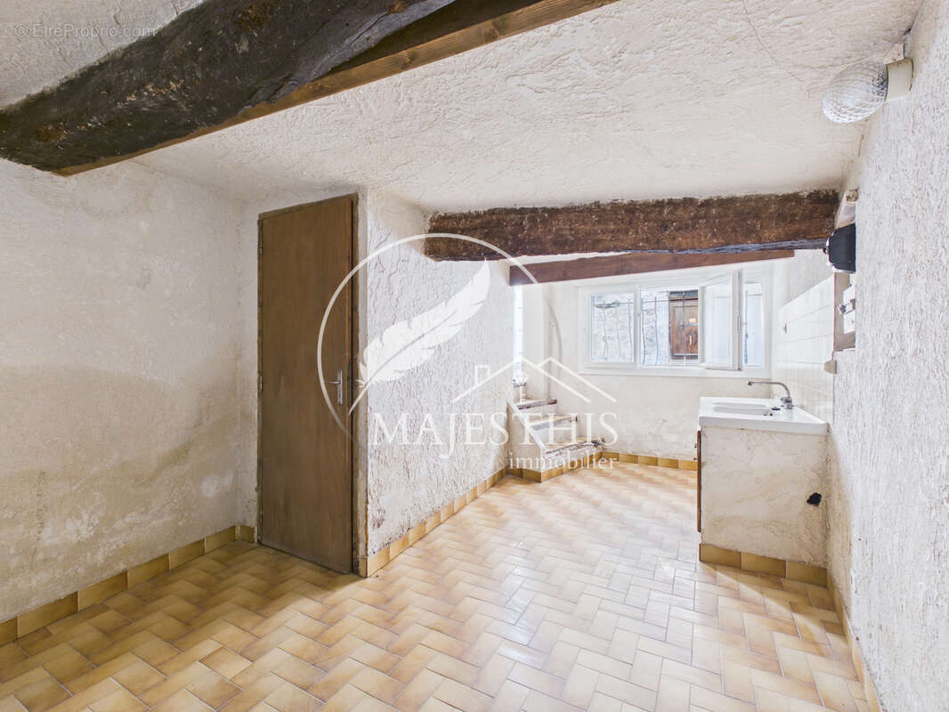 Maison de ville 70m2 a rehabiliter a pignans - photo 4
