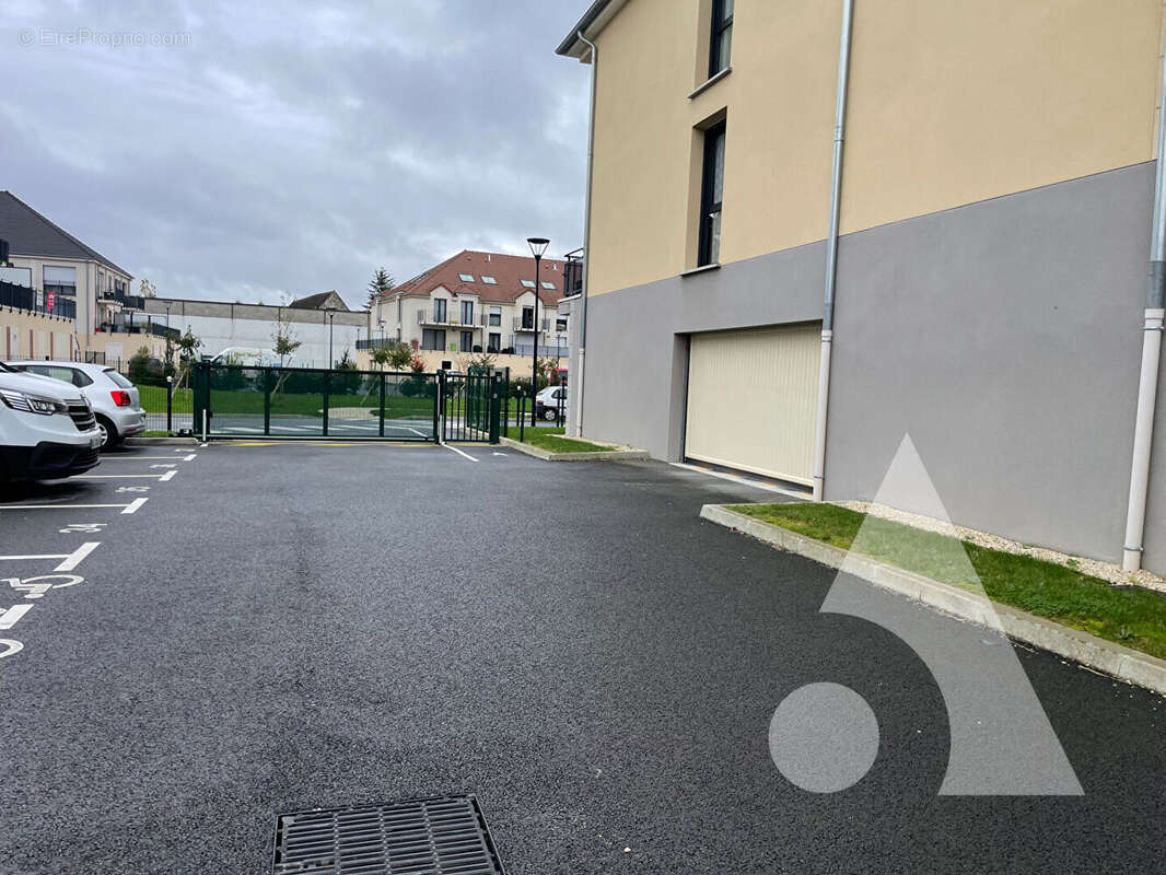 Parking à CREPY-EN-VALOIS