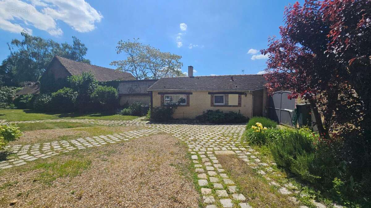 Maison à HOUDAN