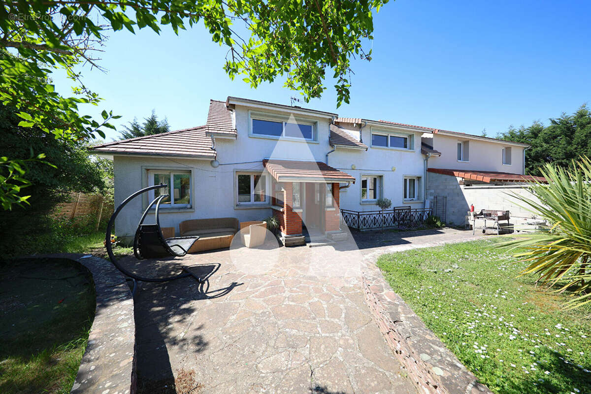 Maison à SAINTRY-SUR-SEINE