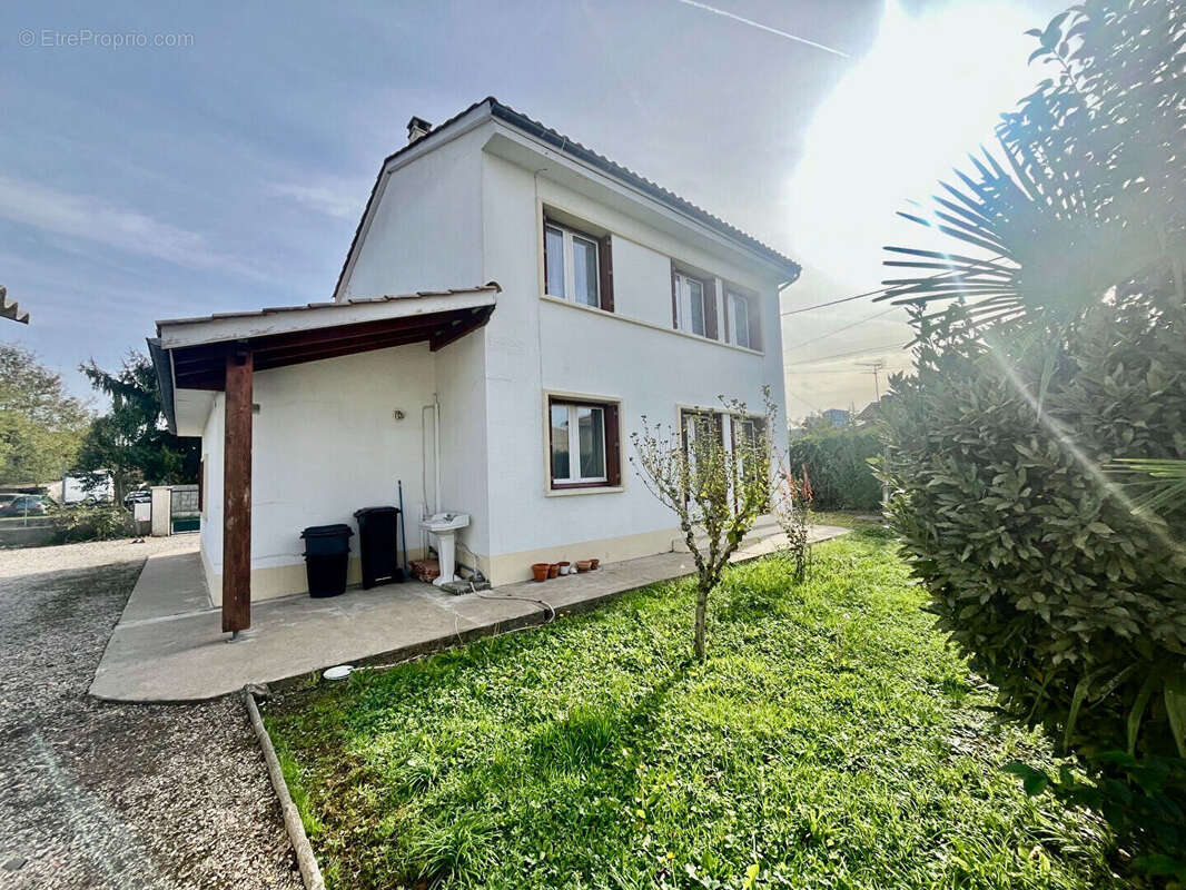 Maison à SAINTE-LIVRADE-SUR-LOT