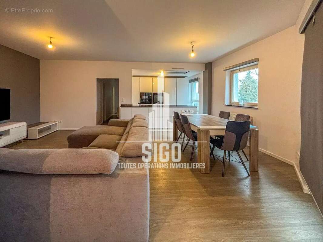 Appartement à COMBES