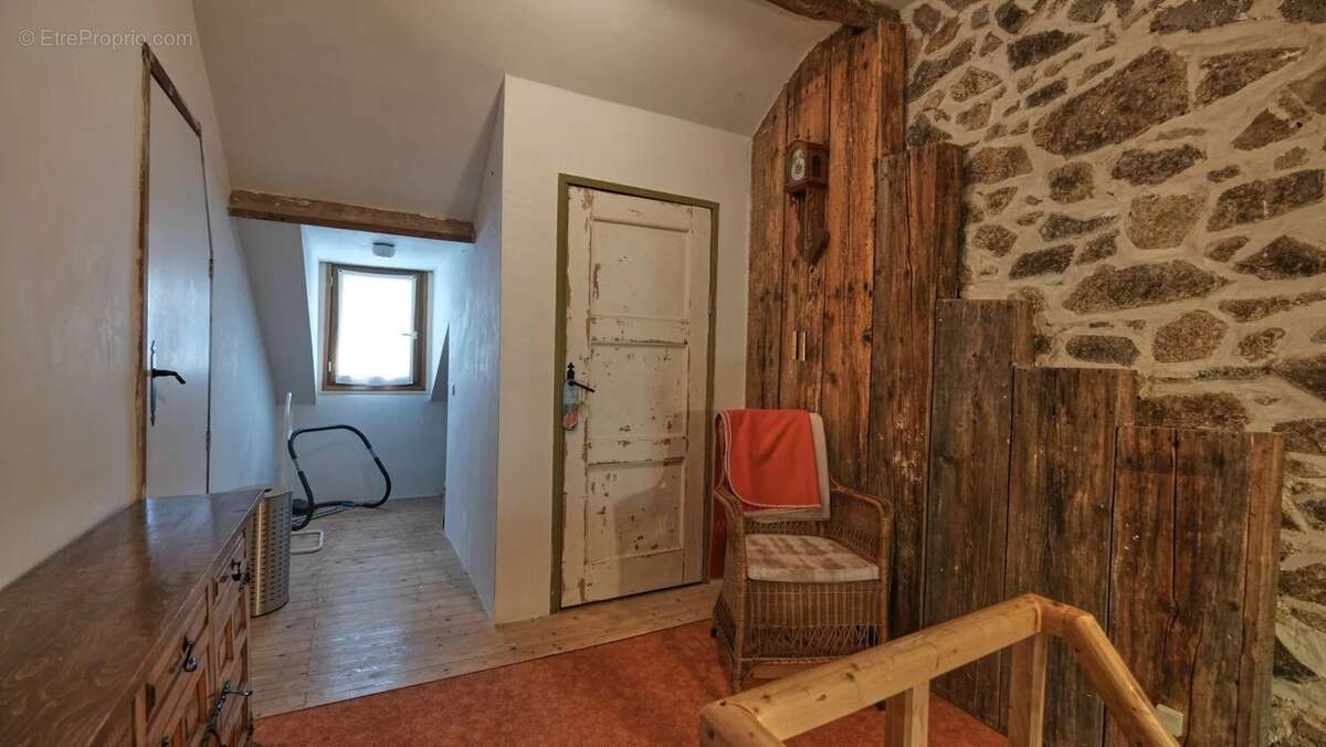 Charmante fermette avec vue imprenable à vendre près de Villapourçon - photo 9