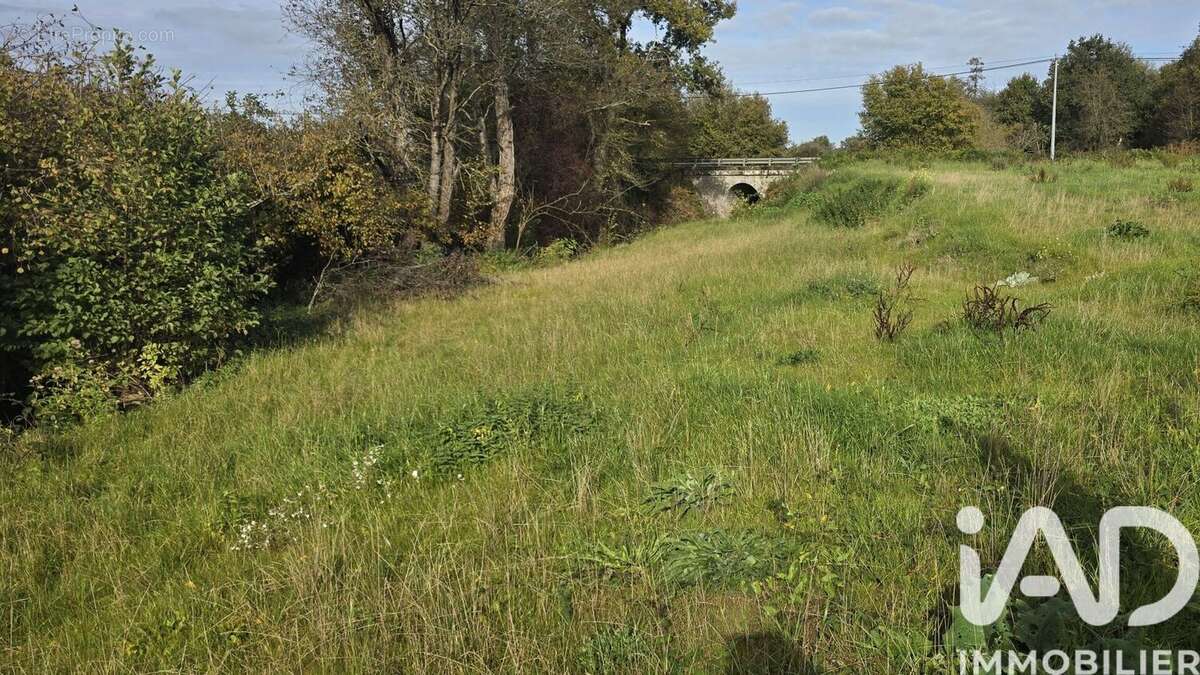 Photo 3 - Terrain à VIEUX-VY-SUR-COUESNON