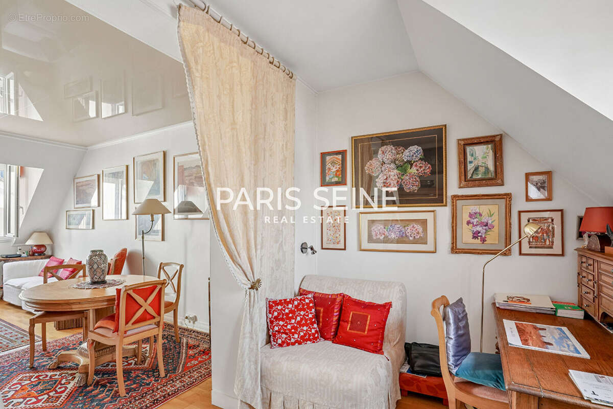 Appartement à PARIS-1E