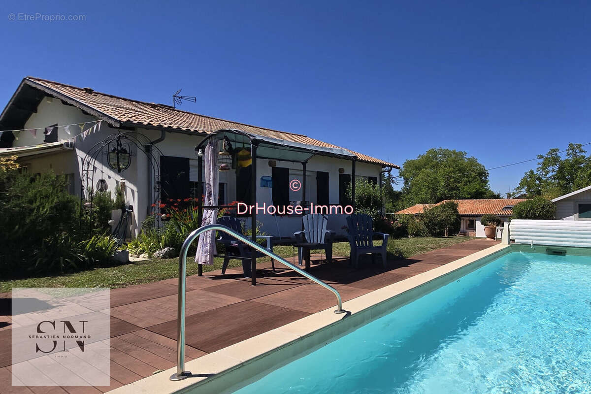 Maison à PUJOLS