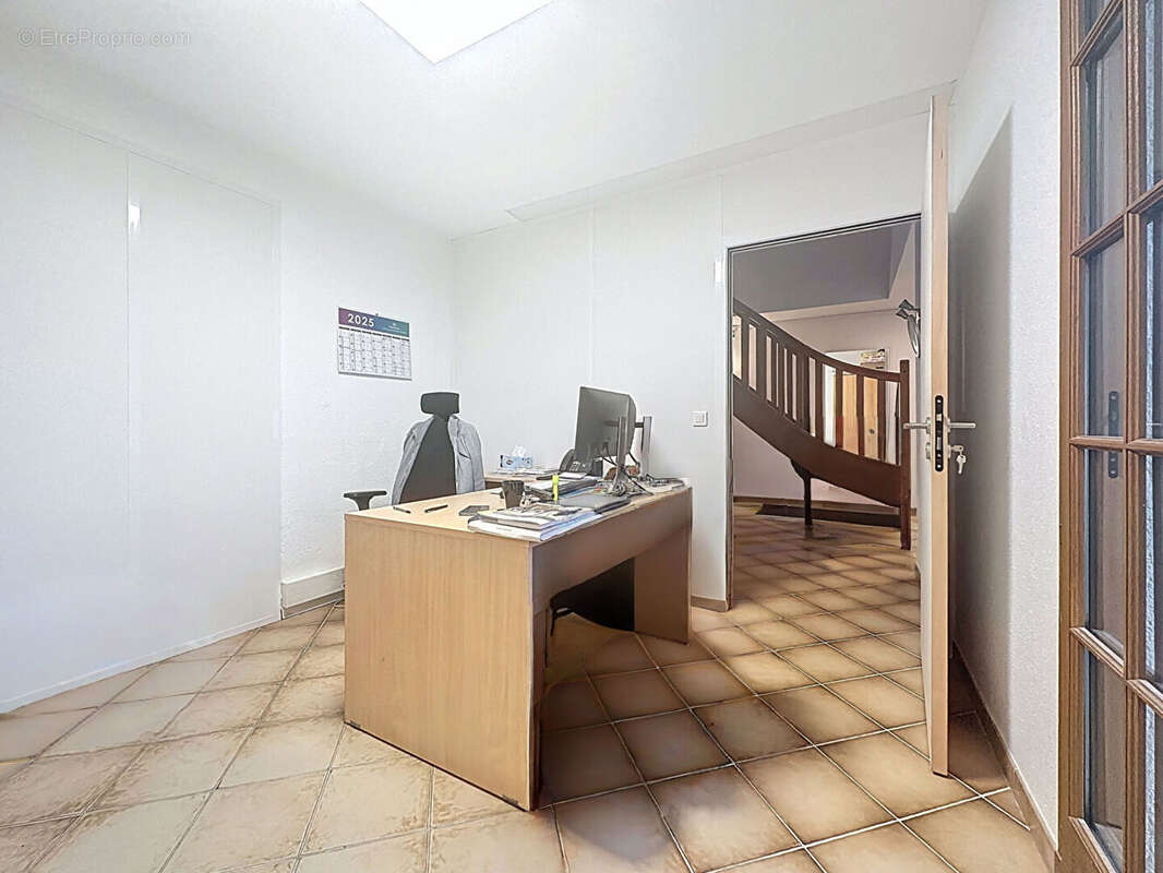 Local d'activité / habitation- Mareuil Les Meaux 108 m2 - photo 7