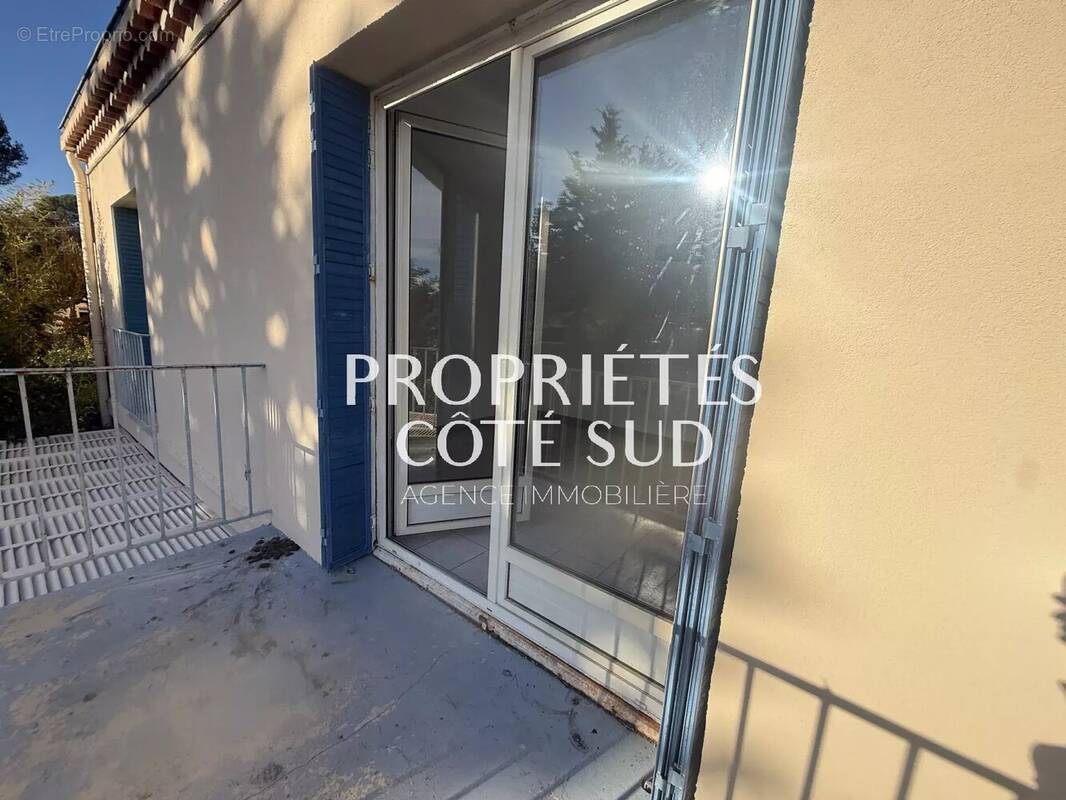 Appartement à VILLENEUVE-LES-AVIGNON