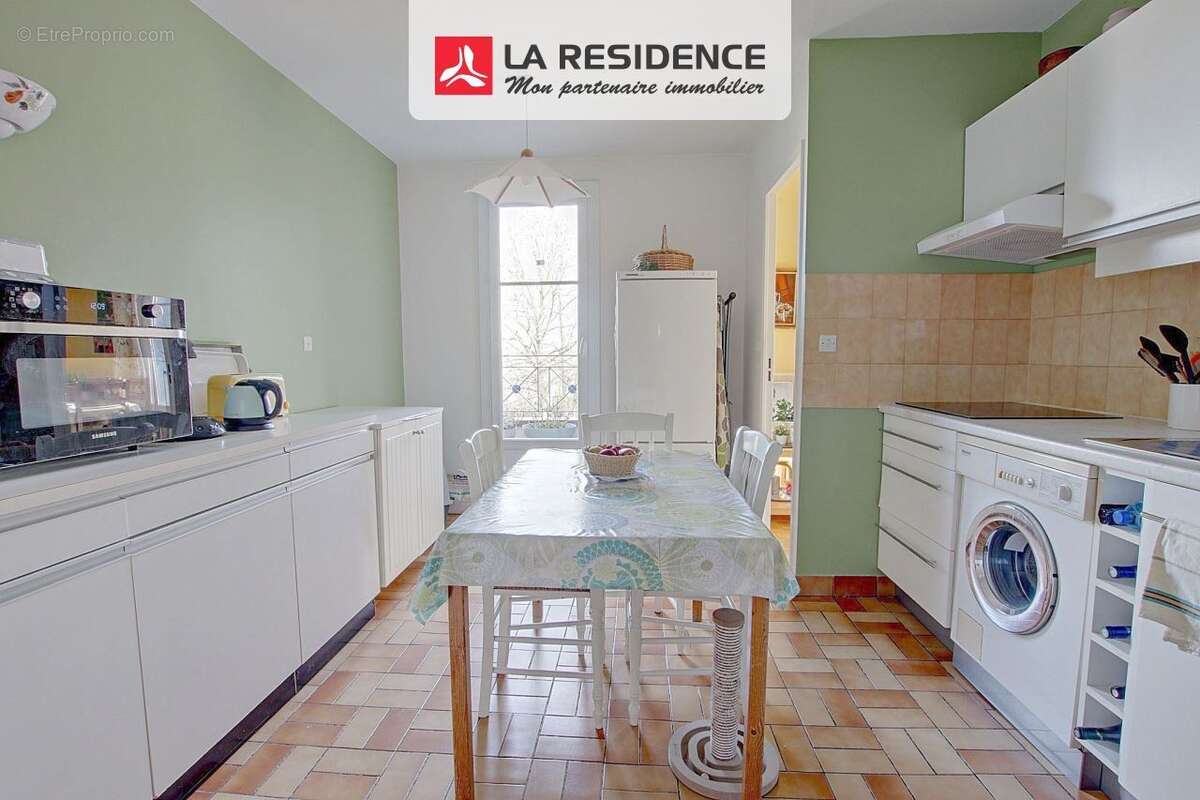 Appartement à LE MESNIL-SAINT-DENIS