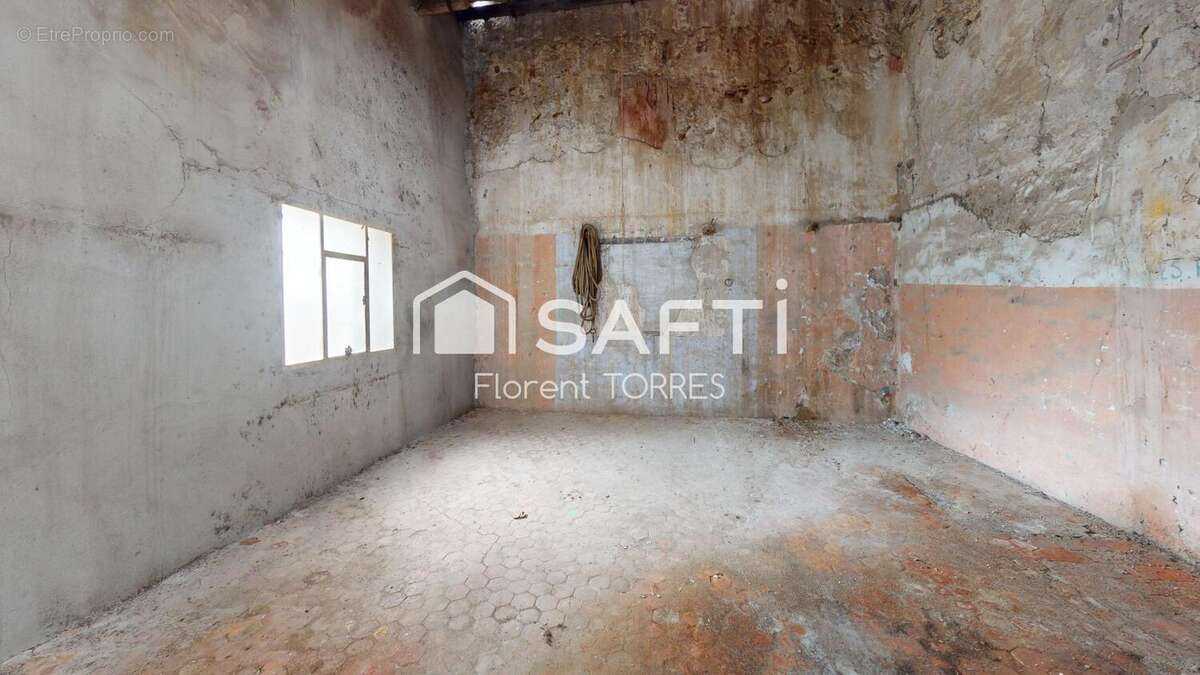 Photo 6 - Parking à SIX-FOURS-LES-PLAGES