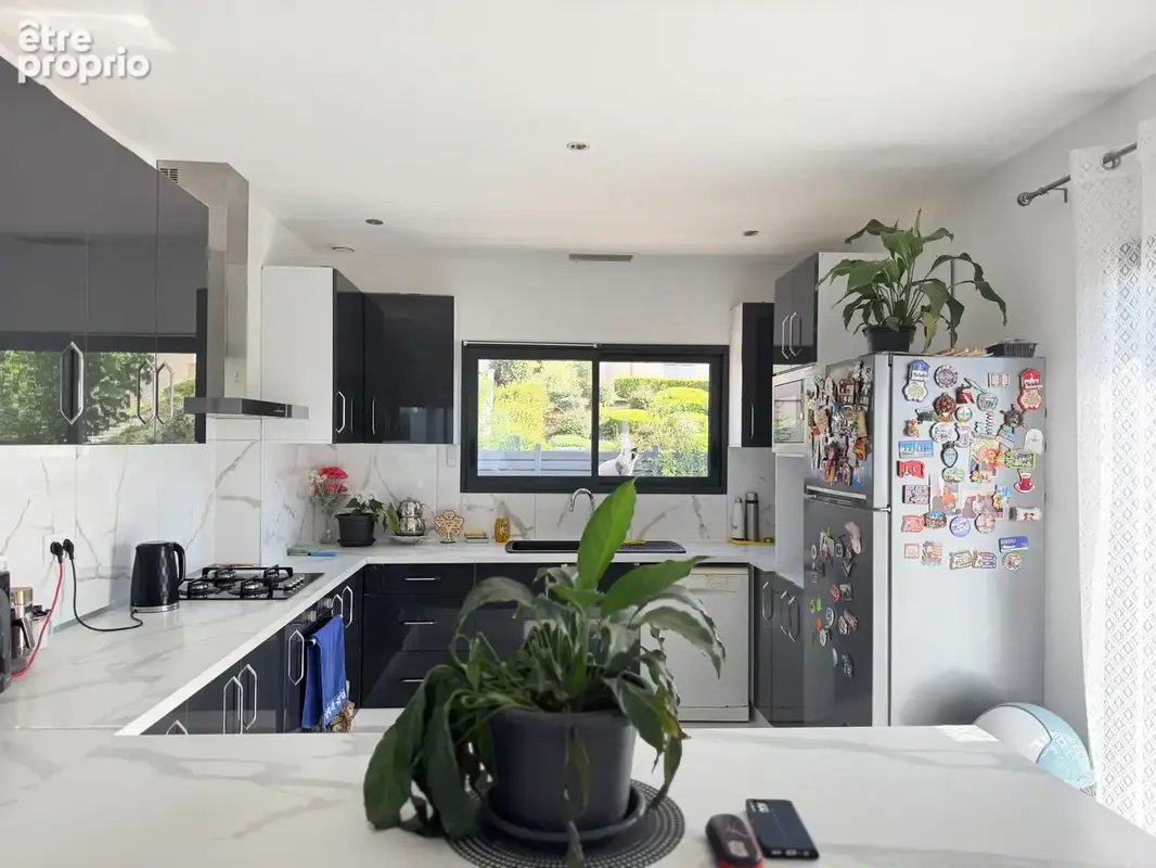 Maison 7 pièces de 164 m2 avec un grand garage et une piscine. - photo 4