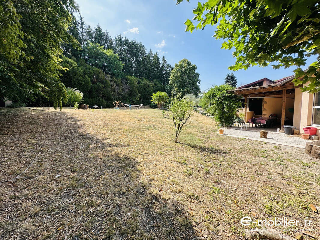 Maison 530 m² à La Clayette  - photo 9