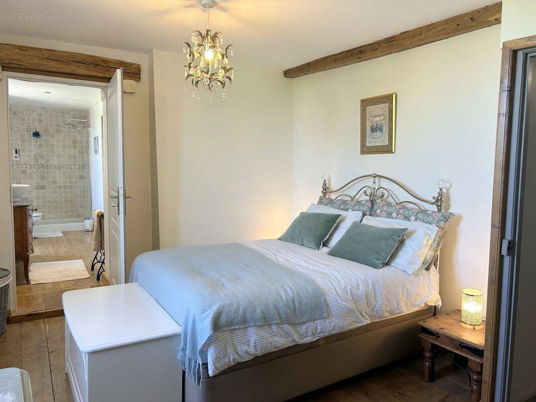 Maison à LA TOUR-BLANCHE