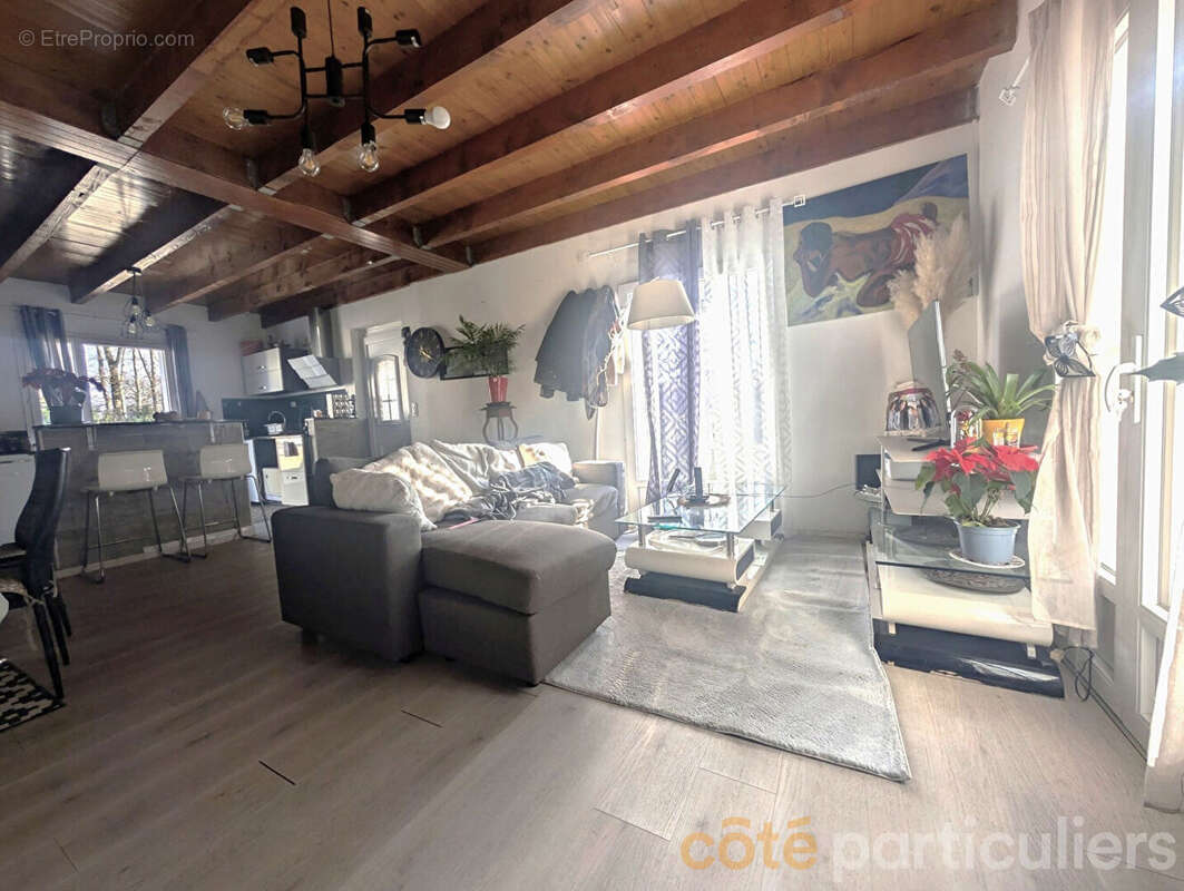 Maison à COMPS-LA-GRAND-VILLE