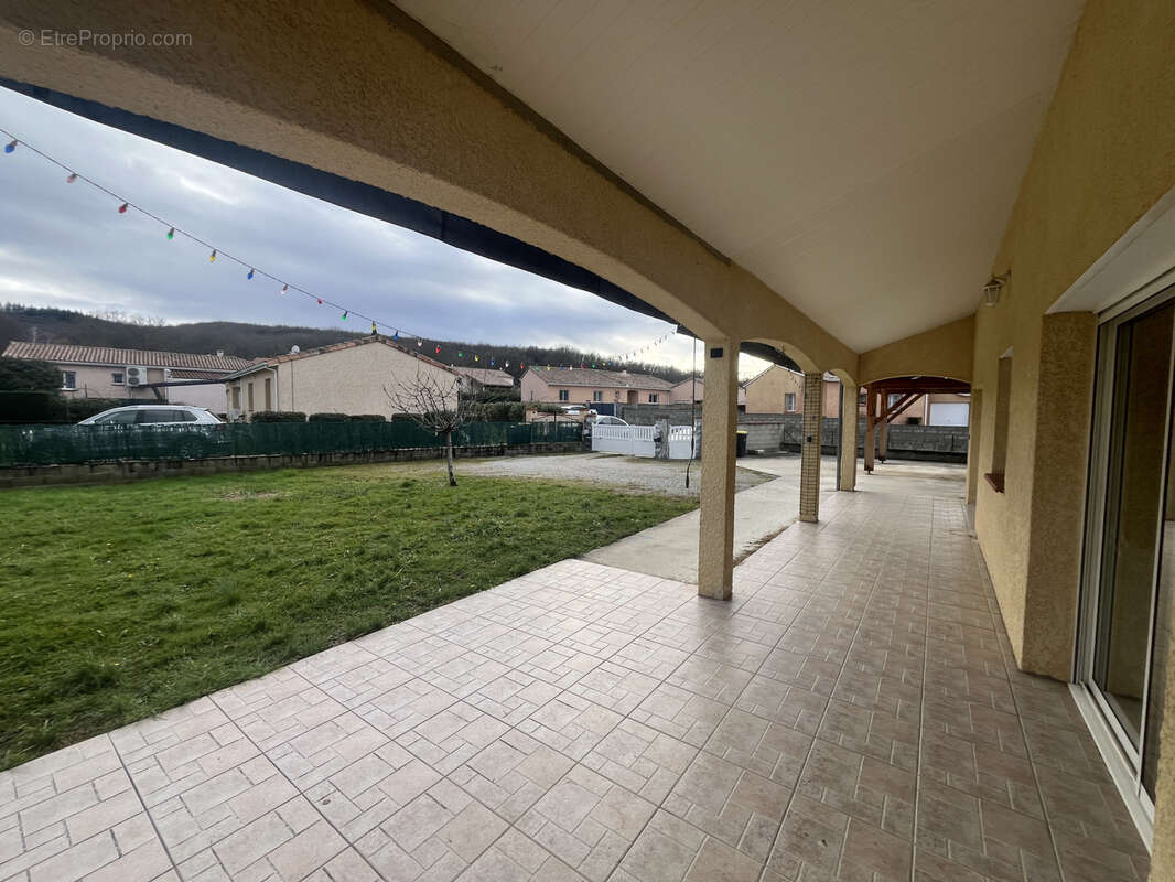 Maison à SAINT-FELIX-DE-RIEUTORD