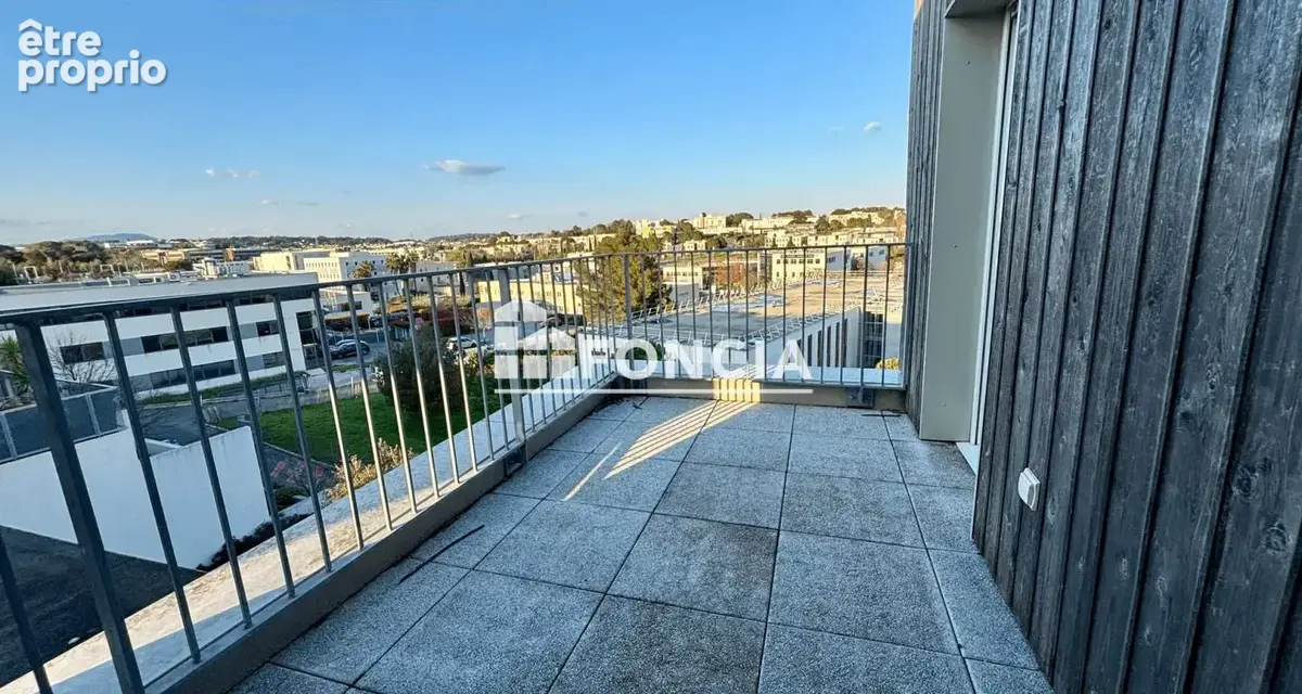 Grand appartement f2 en dernier etage avec vue dominante - photo 5