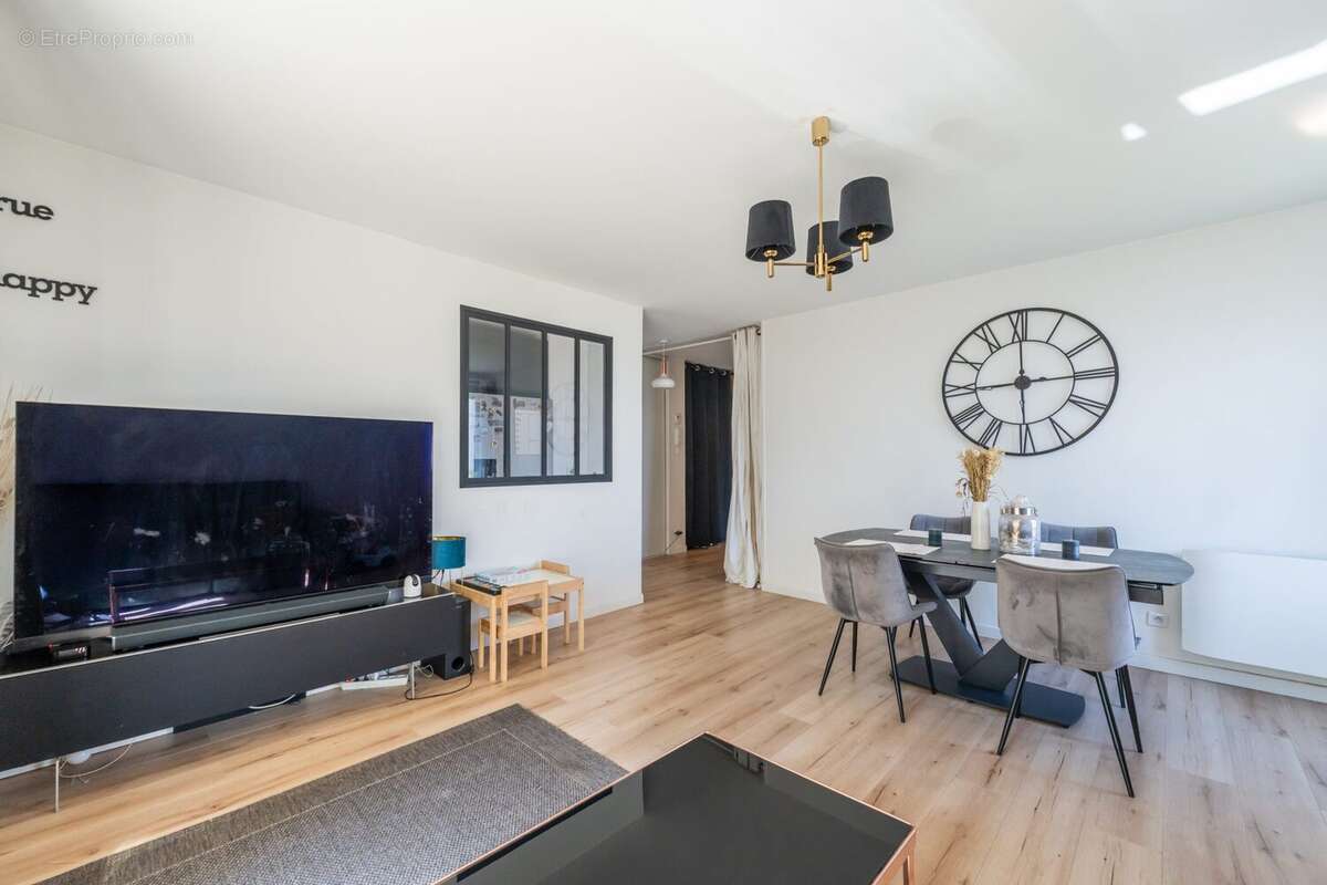Appartement à LES PAVILLONS-SOUS-BOIS