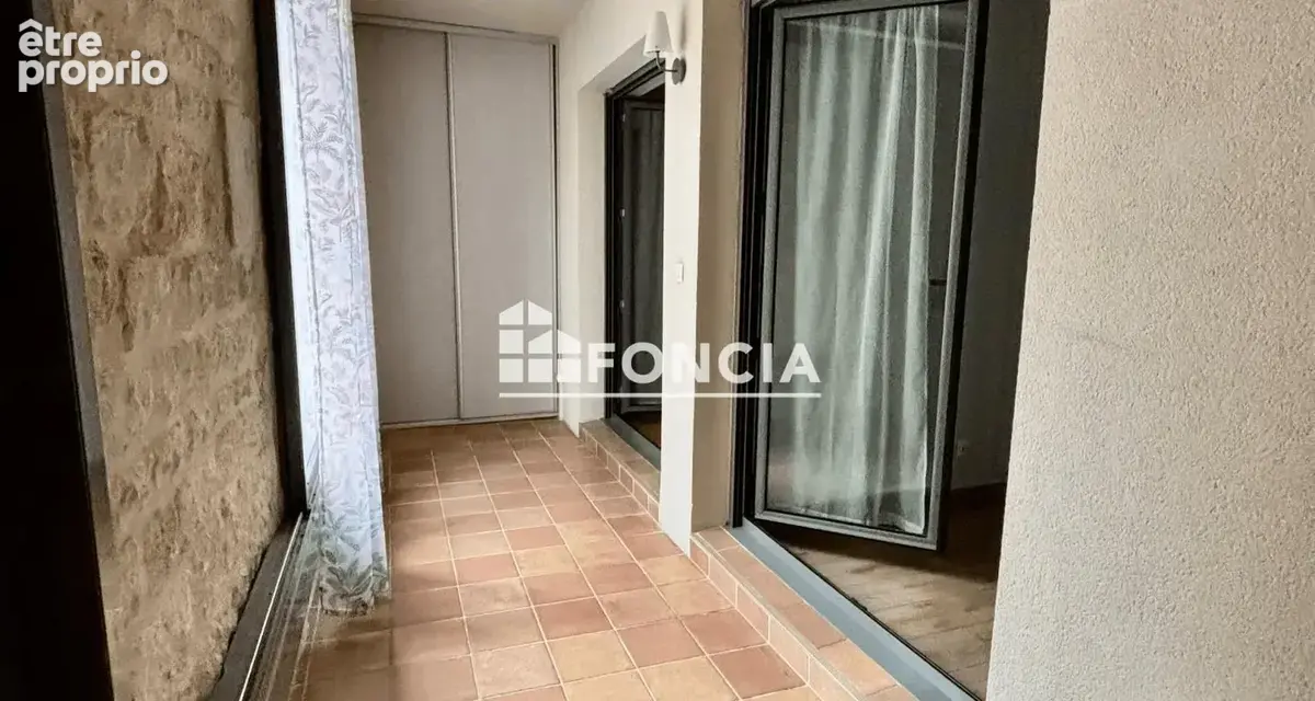 Centre ville à deux pas du marché apt 93 M2 balcon parking - photo 4