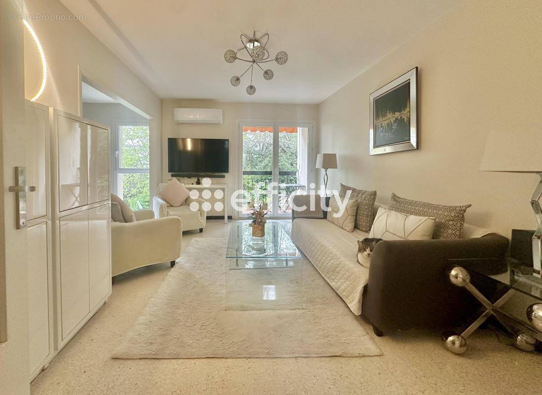 Appartement à VALLAURIS