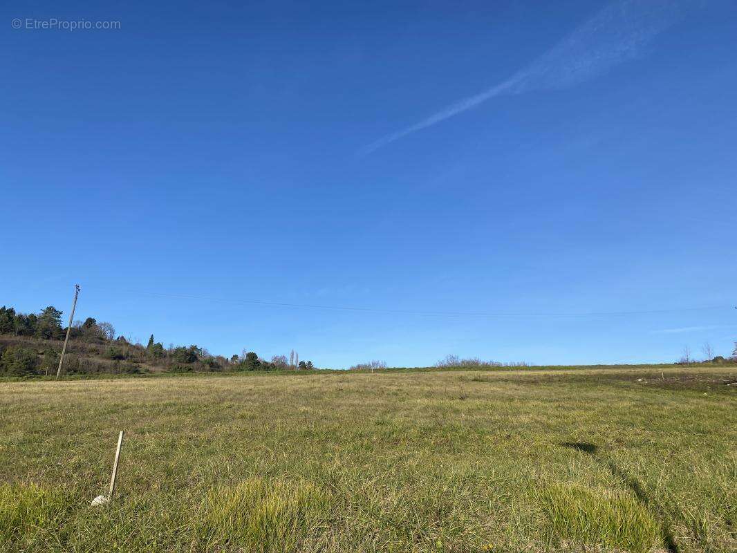 Terrain à NOTRE-DAME-DE-SANILHAC