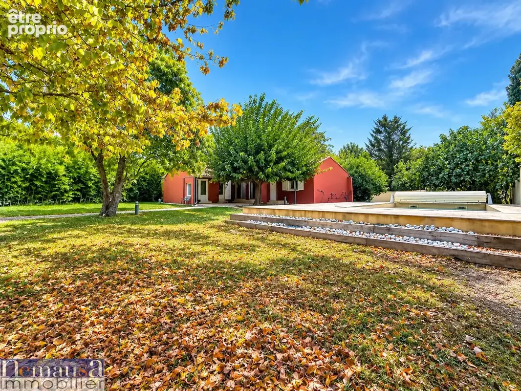 A vendre - nîmes   belle maison de plain-pied de 150 m2 avec piscine sur une parcelle de 2 100 m2 - photo 1