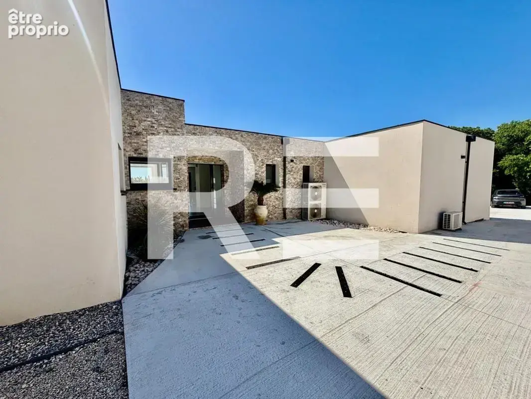 Maison architecte 230m2 sur nimes aec terrain de 2118m2 - photo 3