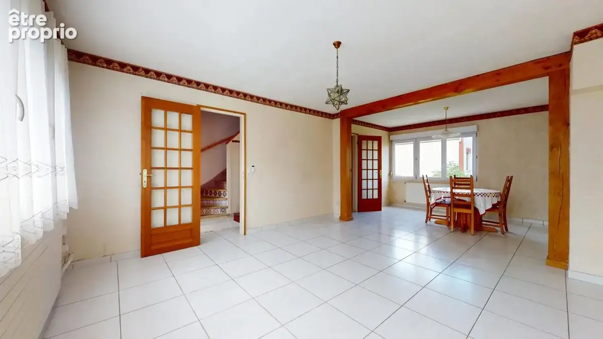 Maison secteur europe avec 3 chambres, jardin et sous-sol - photo 2