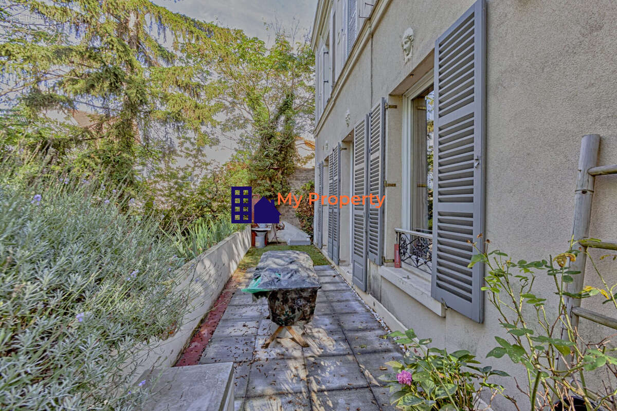 Appartement à HOUILLES