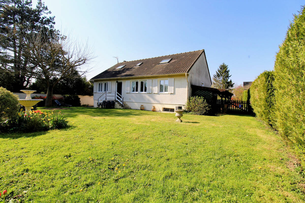 Maison à HOUDAN