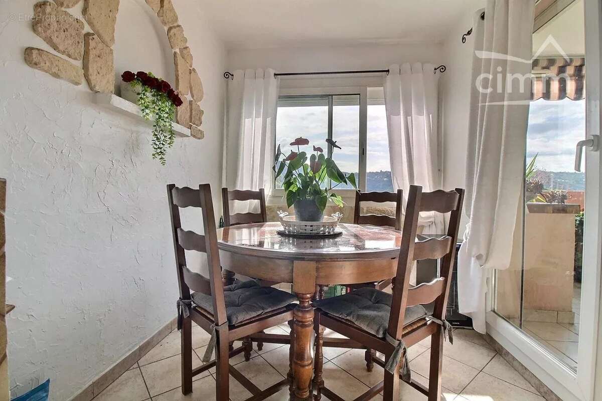 Appartement à CARROS