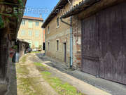 Appartement à BAGE-LE-CHATEL