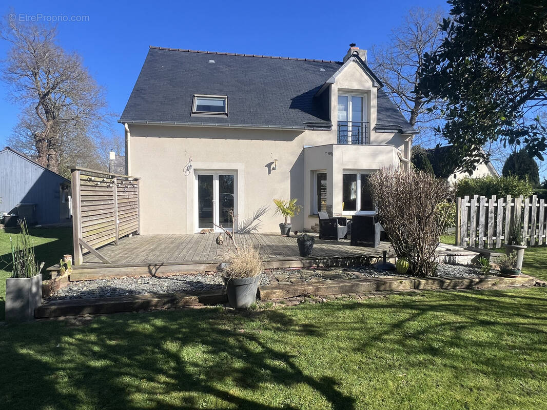 Maison à LANGROLAY-SUR-RANCE