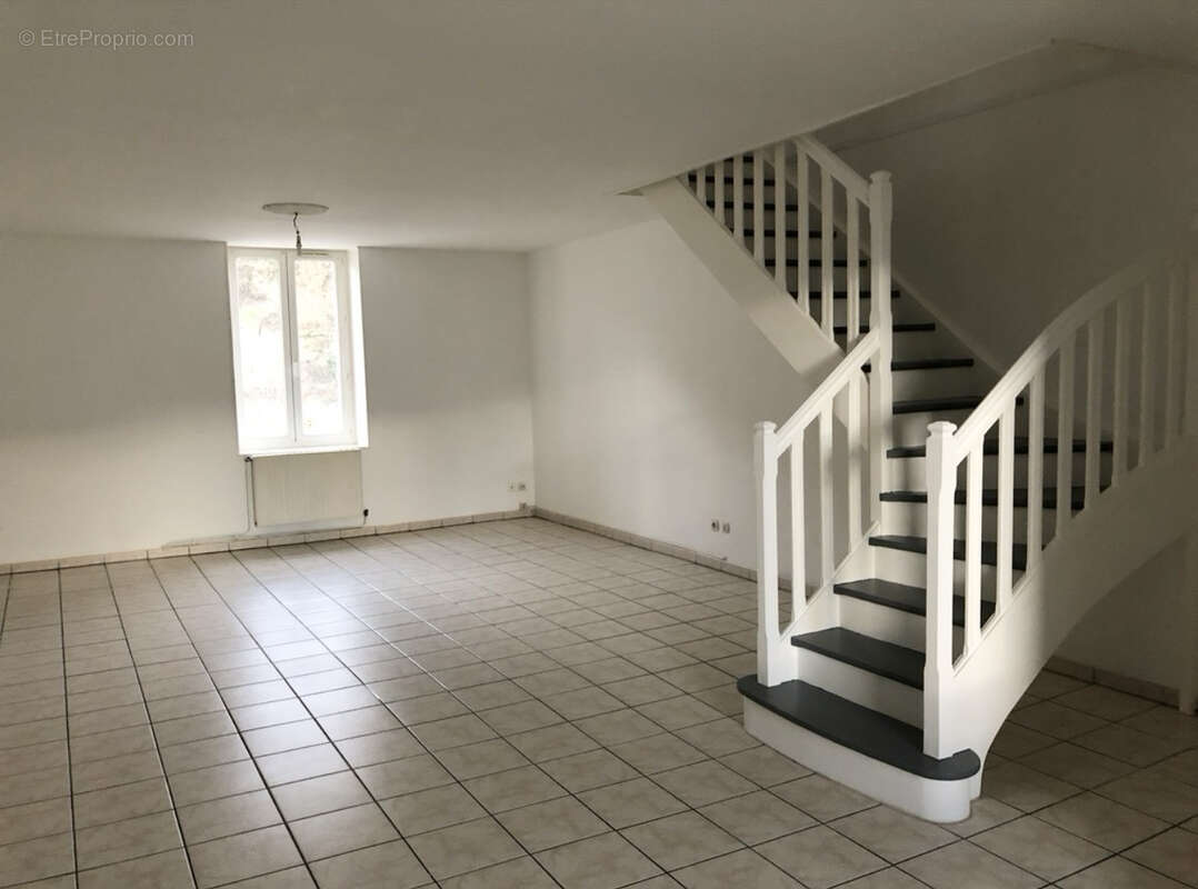 Appartement à LE CHAMBON-FEUGEROLLES